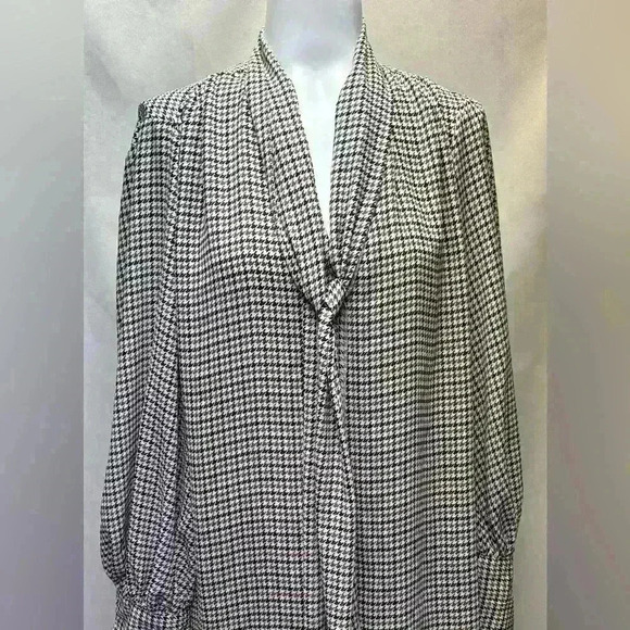 WHO WHAT WEAR Brown, Black and Tan Houndstooth long sleeve top Size Large - Picture 2 of 5